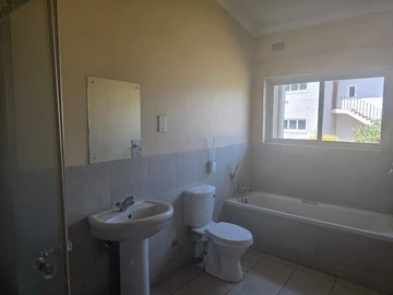 2 Bedroom Flat & Apartment