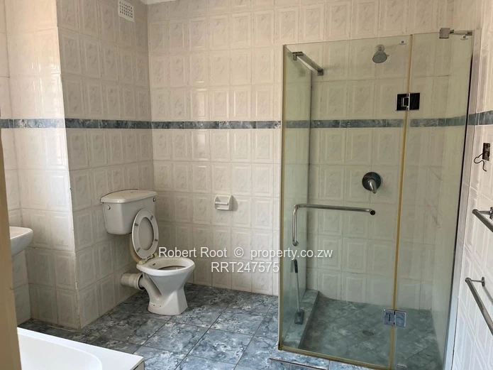4 bed family home in Zimre Park