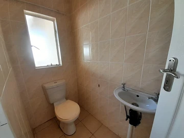 4 Bedroom Flat & Apartment