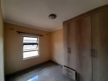 2 Bedroom Flat & Apartment