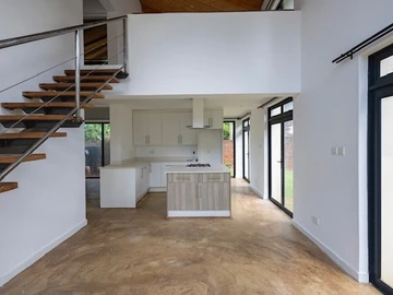 4 Bedroom Flat & Apartment