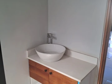 2 Bedroom Flat & Apartment