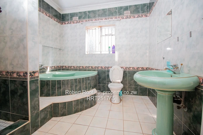 Vainona 5-Bed Home with Pool on 5,260m²  (Sole Mandate)