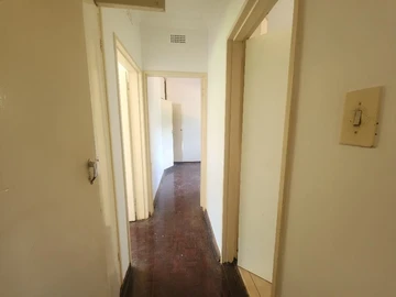 2 Bedroom Flat & Apartment