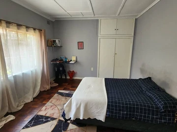 2 Bedroom Flat & Apartment