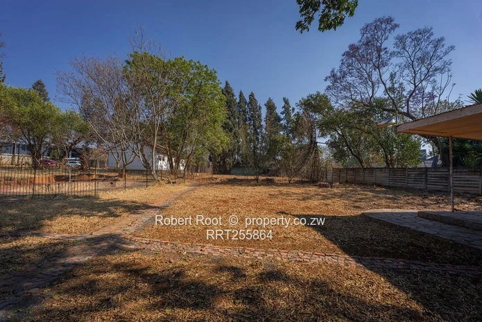 PRIME 5,384m CORNER PROPERTY - ED Mnangagwa Road & Glenara Avenue