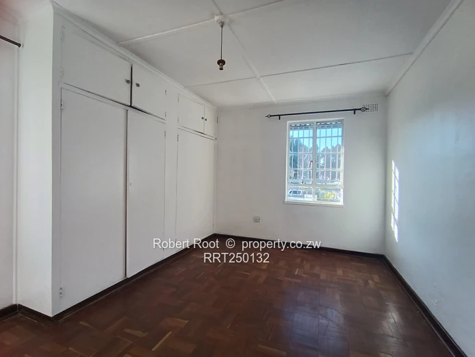 2 bed flat in Avenues