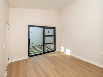 3 Bedroom Flat & Apartment