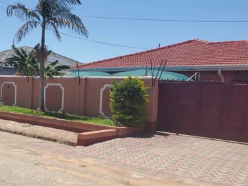 3-Bedroom House with Solar & Water Tank in Harare South, Mainway Meadows