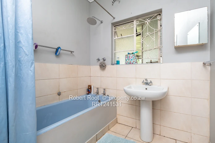 Neat Starter Home In Greendale on 3778 sqm 