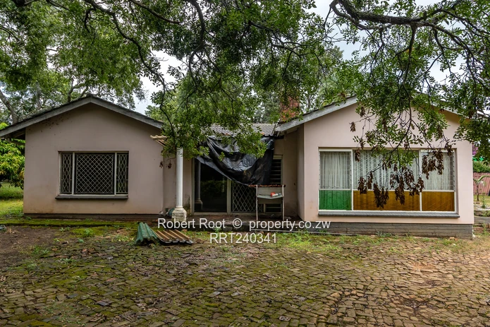 Stunning Road Road Frontage!