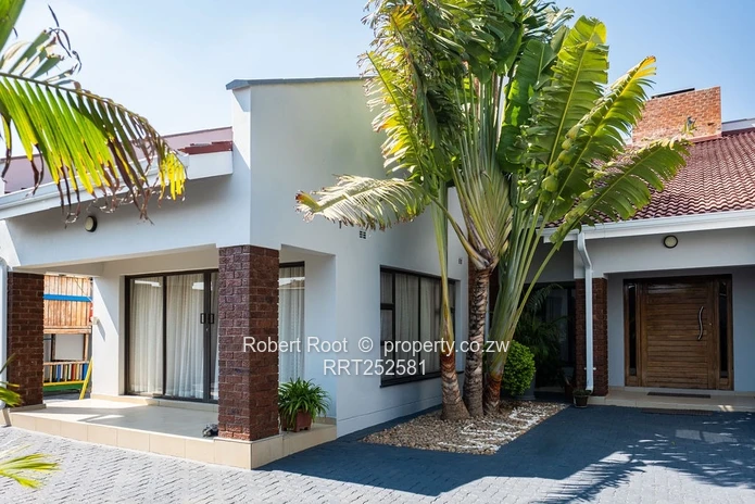 Exceptional 5-bedroom Family Home for Sale| Rockview