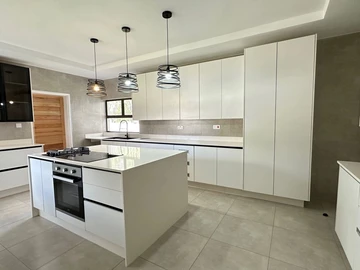 7 Bedroom House