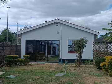 2 Bedroom Flat & Apartment