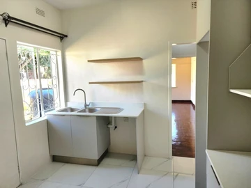 2 Bedroom Flat & Apartment