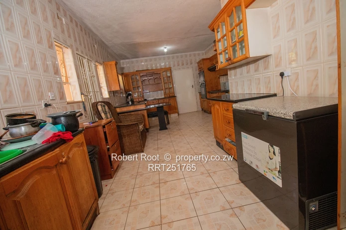 Vainona 5-Bed Home with Pool on 5,260m²  (Sole Mandate)