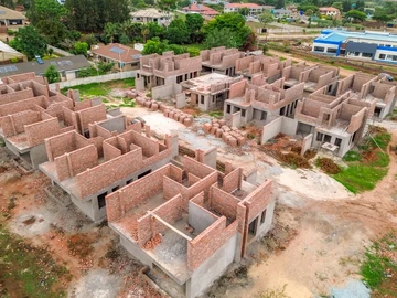 4 Bedroom Flat & Apartment