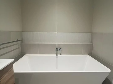 3 Bedroom Flat & Apartment