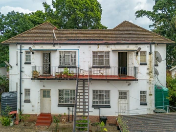 2 Bedroom Flat & Apartment