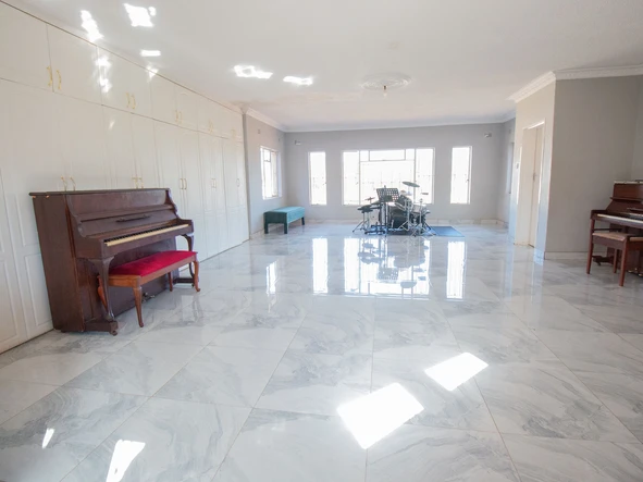 5 Bedroom House