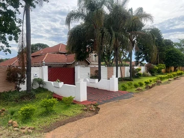 4-Bedroom House with Pool and Borehole in Nharira, Norton For Sale