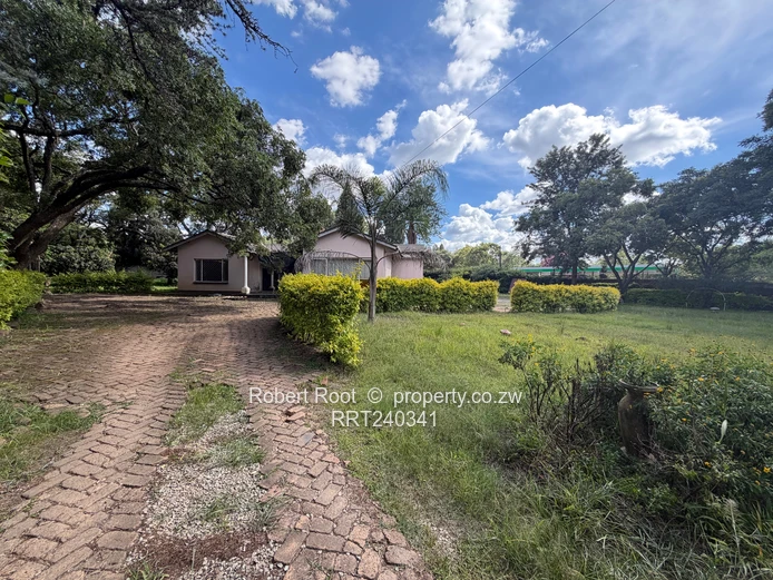 Stunning Road Road Frontage!