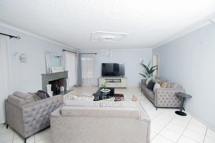 Prime 5 Bedroom Home for Sale in Helensvale