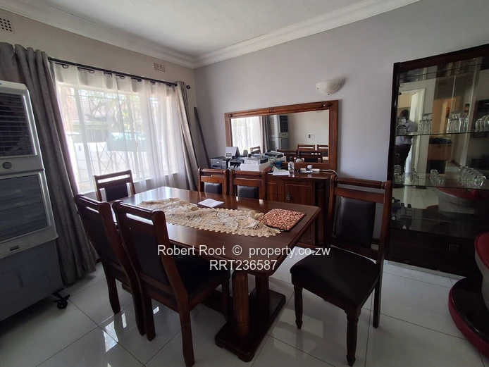 Neat 3 Bed Flat To Rent In Avondale