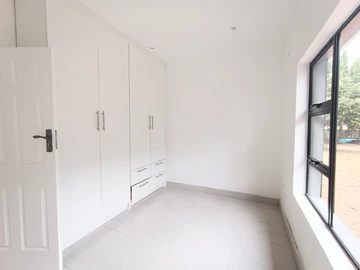 3 Bedroom Flat & Apartment