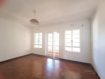 2 Bedroom Flat & Apartment