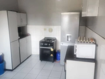 2 Bedroom Flat & Apartment