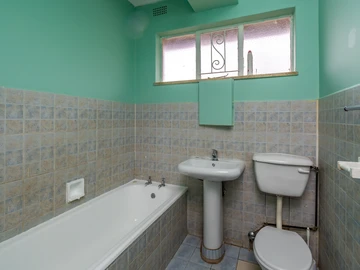 2 Bedroom Flat & Apartment