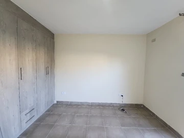 2 Bedroom Flat & Apartment