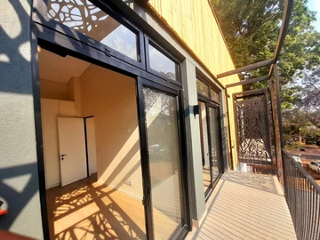 2 Bedroom Flat & Apartment