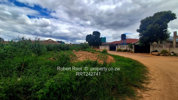 Priced To Go - Stand For Sale In??Ruwa , Fairview - Blessed Park