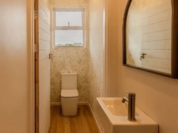 3 Bedroom Flat & Apartment