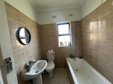 2 Bedroom Flat & Apartment