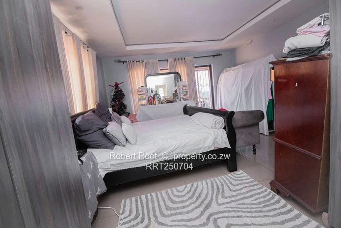 House for sale in Monavale