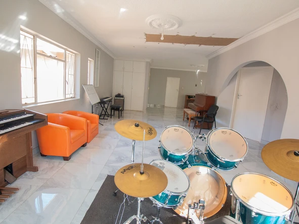 5 Bedroom House