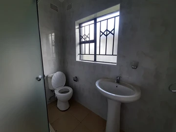 3 Bedroom Flat & Apartment