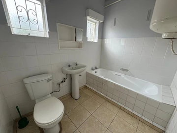 2 Bedroom Flat & Apartment