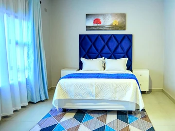 3 Bedroom Flat & Apartment