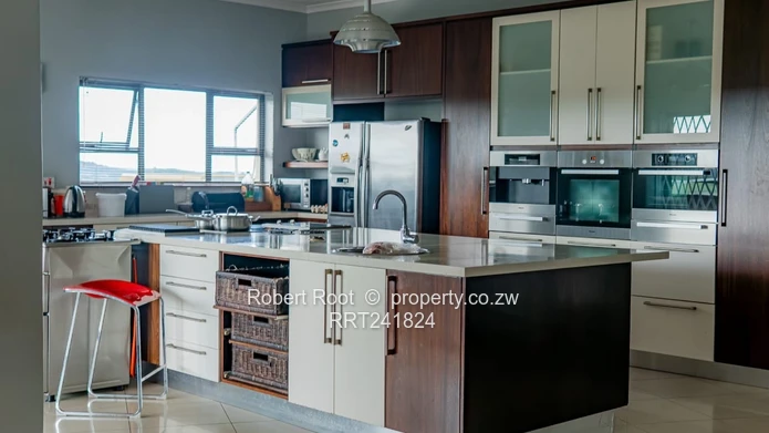 Folyjon Magnificient 5-Bed Furnished Villa with Pool & Borehole