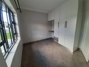 3 Bedroom Flat & Apartment