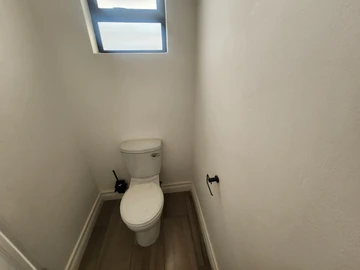 2 Bedroom Flat & Apartment