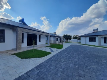 3 Bedroom Flat & Apartment