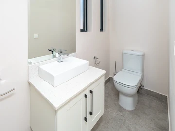 3 Bedroom Flat & Apartment