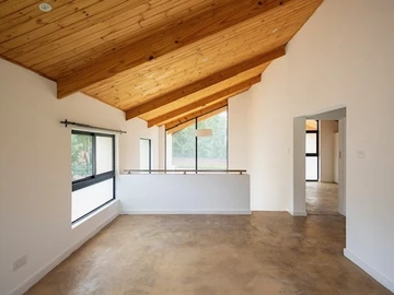 4 Bedroom Flat & Apartment