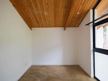 4 Bedroom Flat & Apartment