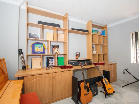 5 Bedroom House